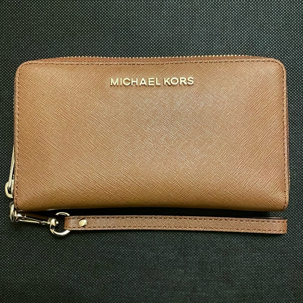 Michael Kor’s Women Jet Set Wallet